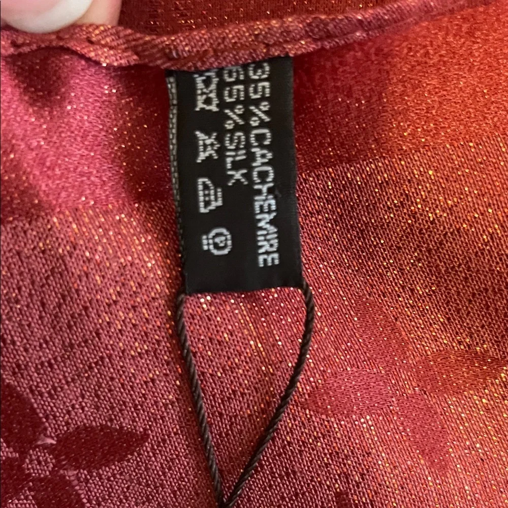 Louis Vuitton Burgundy Monogram Shawl - Picture 3 of 9